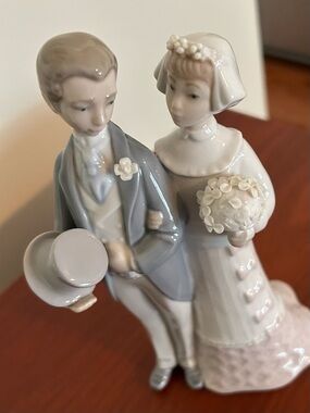 Llardo Porcelain Bride and Groom Figurine in White and Gray